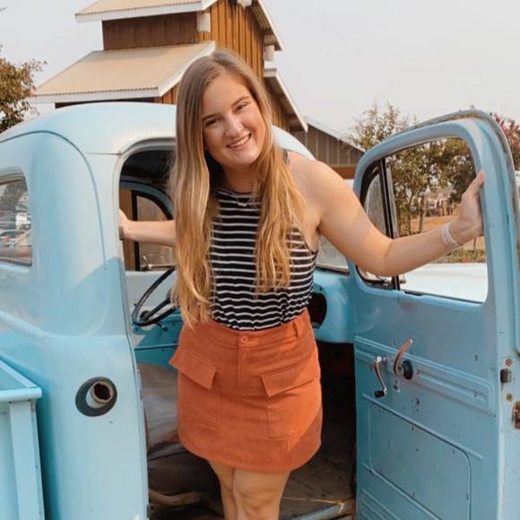 Meet your Posher, Katelyn - Picture 1 of 1